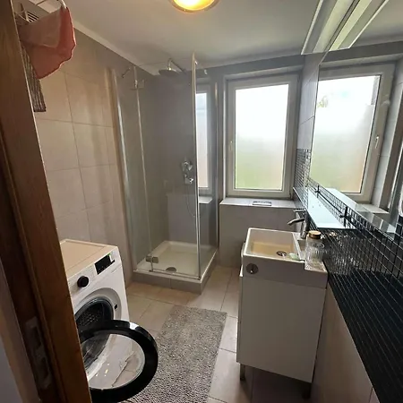 Spacious 3city With Two Bedrooms And Desk By Renters *